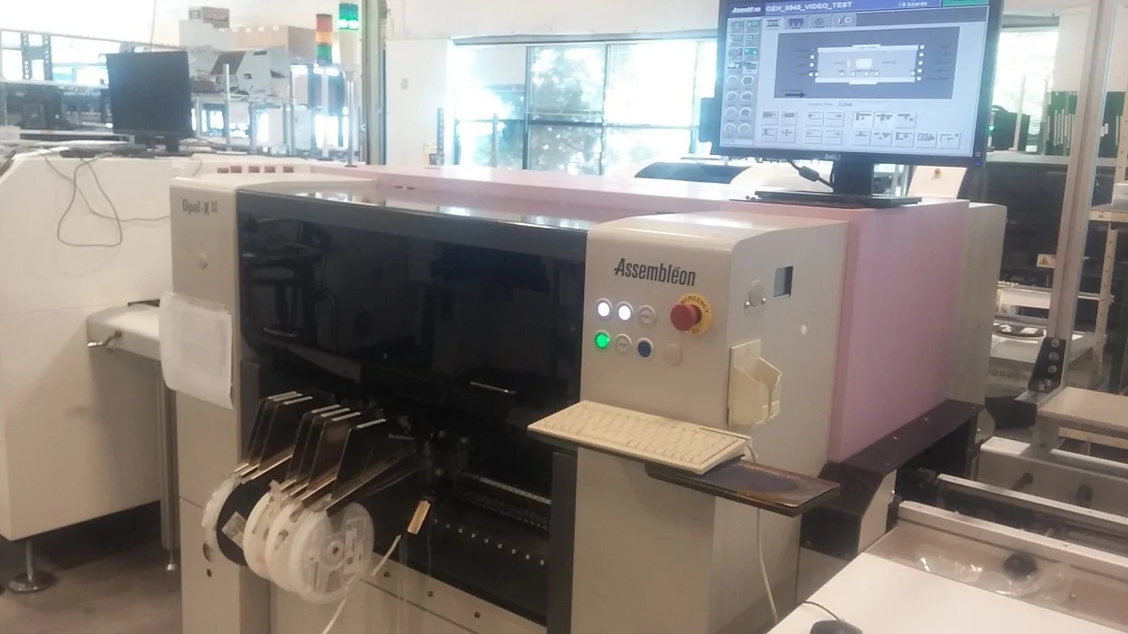 Pick & Place equipment at SMT Devices
