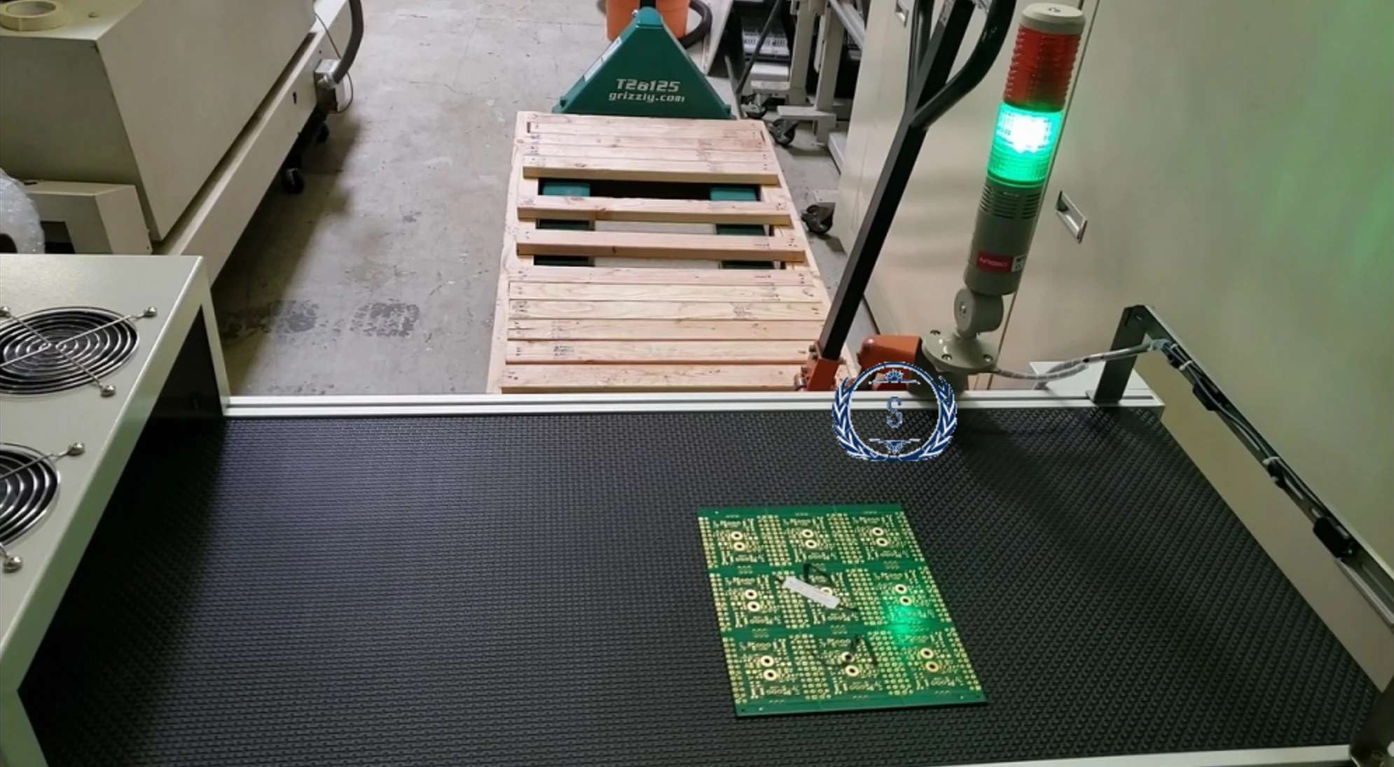 PCB exit conveyor with cooling fans and illuminated tower light